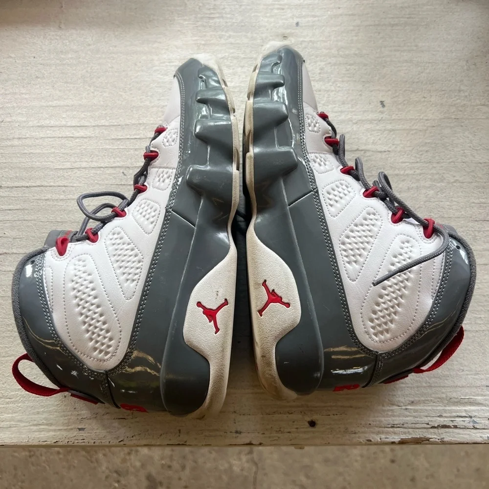 Jordan Men's Gray and White Sneakers Retro 9 Fire Red Nike Air Jordan